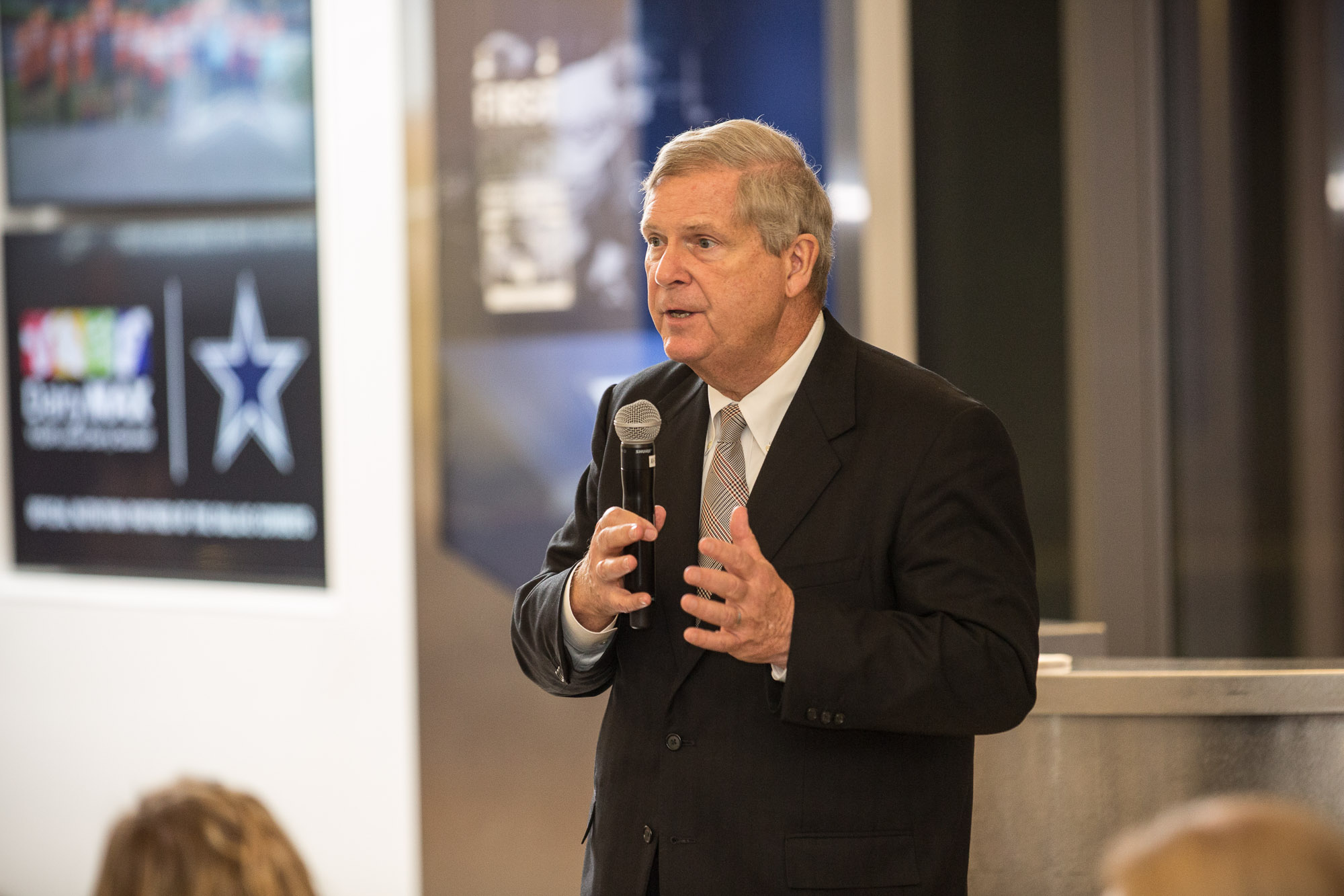 Tom Vilsack speaks to a group