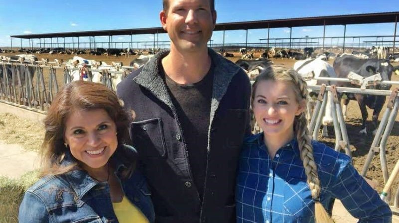 Dr. Travis Stork with dairy farmer Tara Vander Dussen and Dr. Lana Frantzen