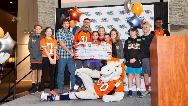 group of students with Miles the mascot