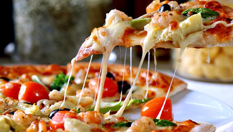 Chef Jon Ashton showcases pizza as a part of a healthy diet.